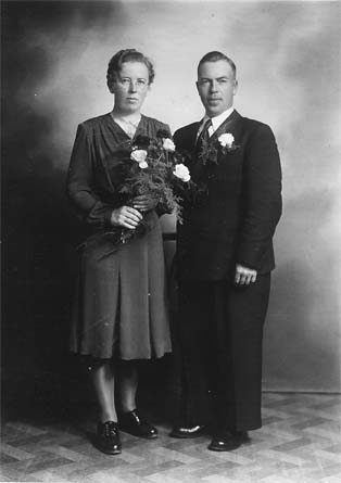 betty_emilia_f1910_och_sven_edvin_f1910_evensson_1944.jpg