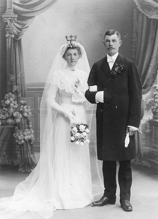 erik_olof_jonsson_f1879_och_kristina_ottilia_larsson_f1888.jpg