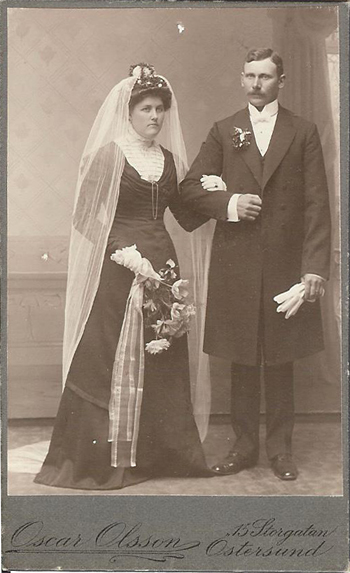 hulda_carolina_f1887_o_gustaf_f1878_hermansson.jpg