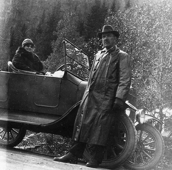 johan_alfred_larsson_f1877_o_sigrid_m_rta_pettersson_f1881.jpg