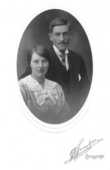 karin_f1896_och_johan_f1894_glad.jpg