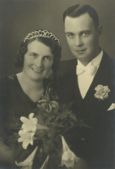 lars_f1909_o_ester_f1905_larsson.jpg