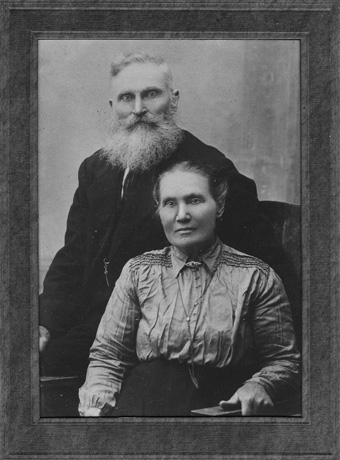lisa_jonsdotter_f1854_m_make.jpg