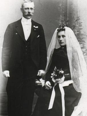 nils_j_persson_sid_n_f1877_och_anna_regina_karlsson_f1872.jpg